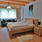 Grosses Helles Landhaus-apartment In Mit Garten 度假居 劳里斯