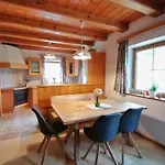 Grosses Helles Landhaus-apartment In Mit Garten *