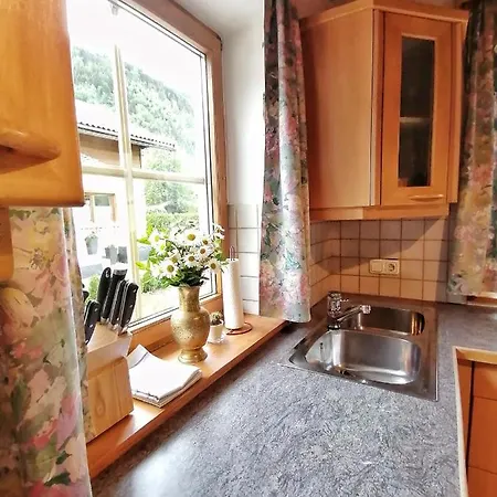 Grosses Helles Landhaus-apartment In Mit Garten Rauris